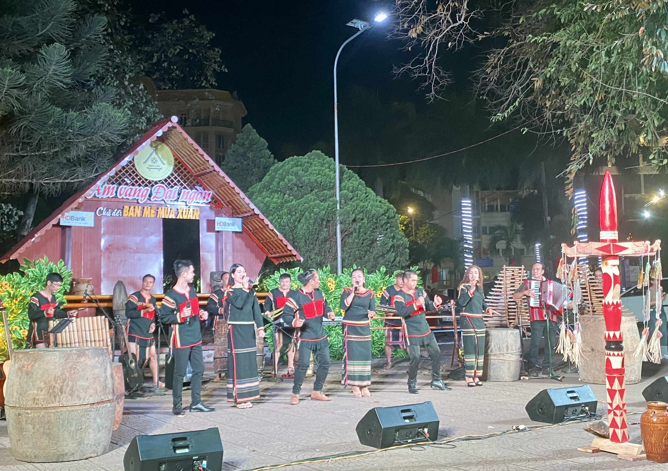 Chương trình biểu diễn văn hóa Cồng chiêng phục vụ Nhân dân và du khách